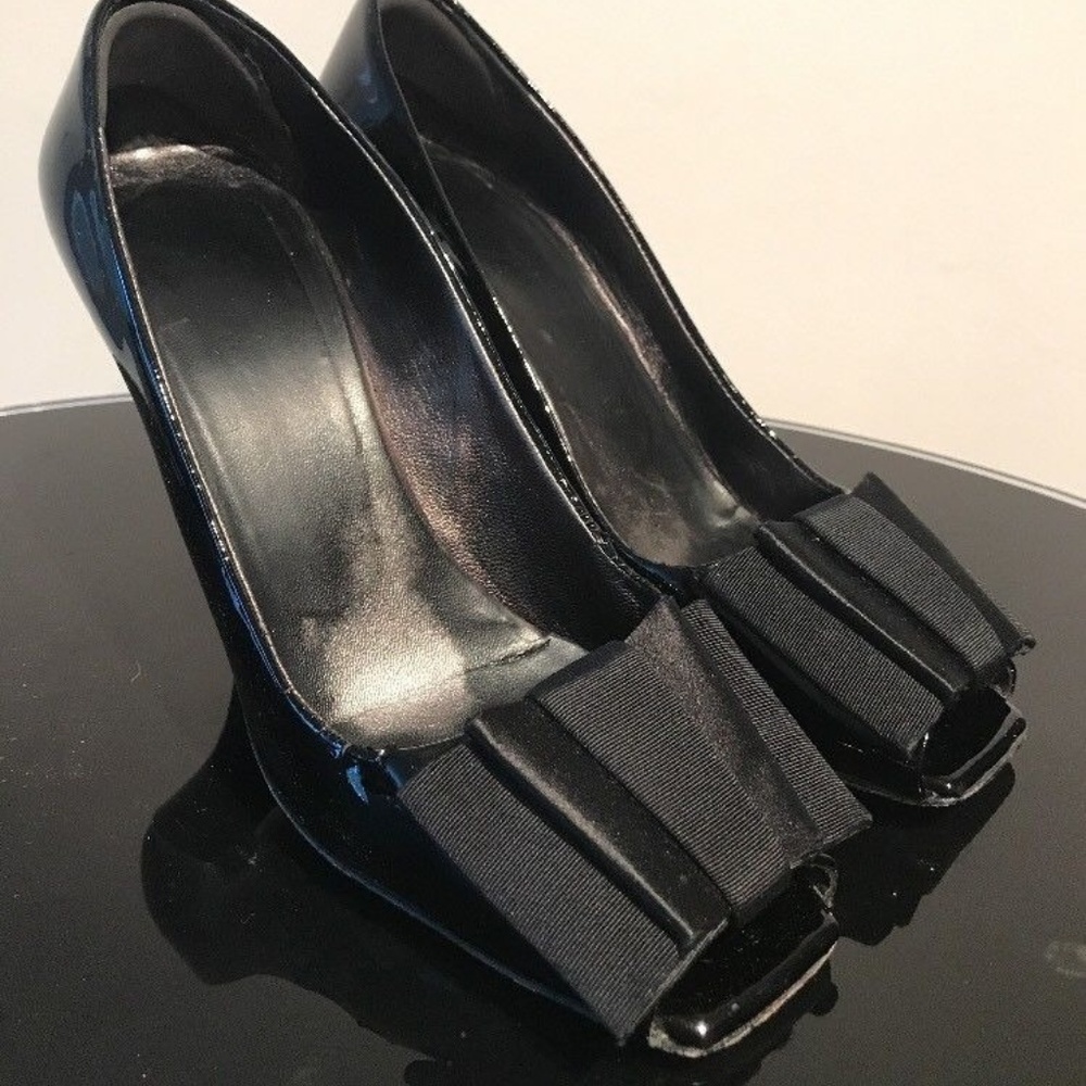 PRADA ! BIG BOW HEELS